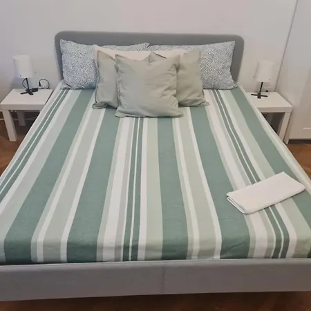 Casa Piazza Oberdan Apartment Triest